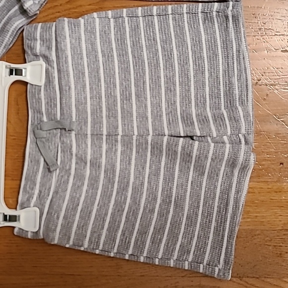 OKIE DOKIE TODDLER GIRLS GRAY STRIPED SET TOP AND MATCHING SHORTS SIZE 4T - Picture 4 of 9